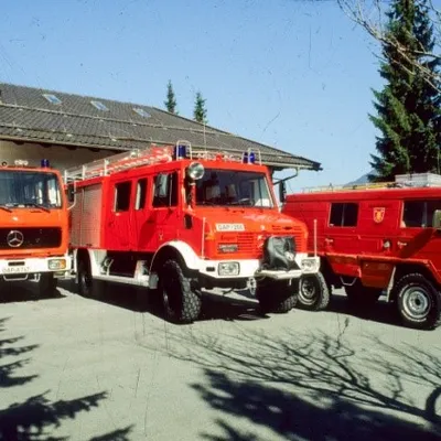 TLF16 LF8 und Pinzgauer.jpg
